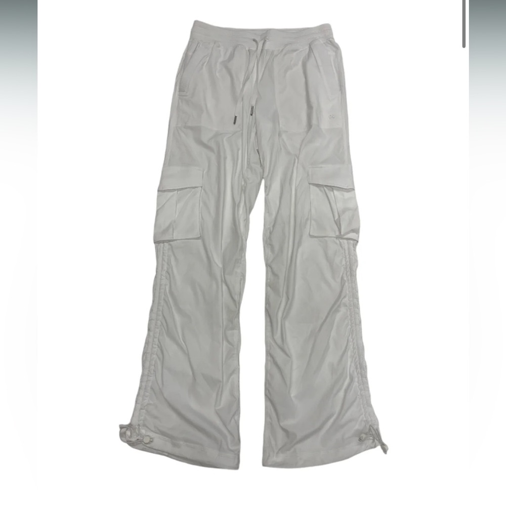 Lululemon Sz S Dance Studio Relaxed-Fit Mid-Rise Cargo Pant White Like New 2024 - Picture 3 of 16